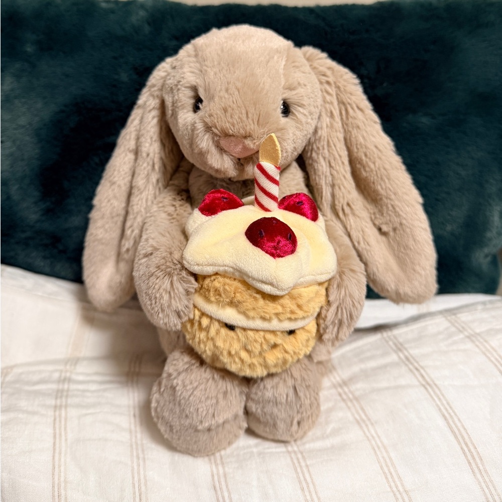 Jellycat Bashful Beige Bunny with Cake